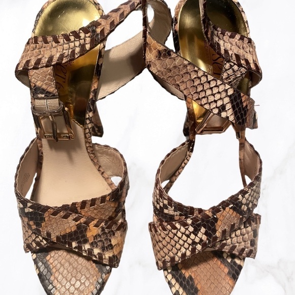 Michael Kors Jet Set leather animal print heels 9 - Picture 2 of 5